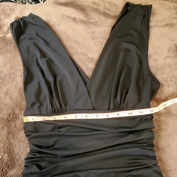 Beautiful handkerchief dress - Picture 2 of 5